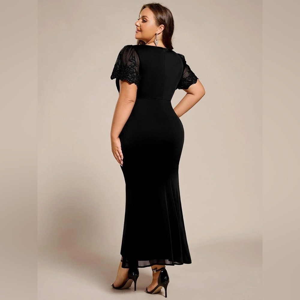 🆕Plus Size Short Sleeve Ruffled Fishtail V-Neck Dress - Picture 2 of 3